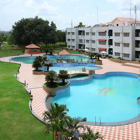 Eagleton - The Golf Resort Bidadi Екстериор снимка