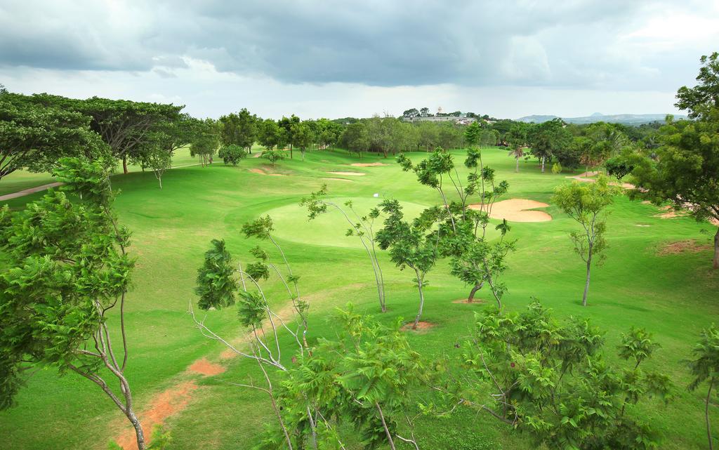Eagleton - The Golf Resort Bidadi Екстериор снимка
